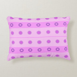 Muster aus kleinen rosa und violetten Blumen Dekokissen