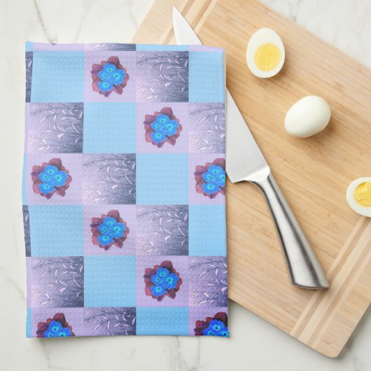 Muster aus Quadraten und blauen Blüten Geschirrtuch (Viertel Falte)