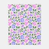 Muster aus rosa, lila und blauen Blumen Fleecedecke (Vorderseite)