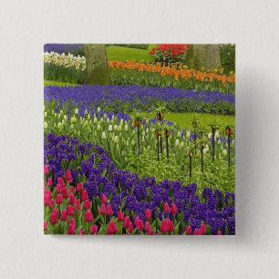 Muster aus Tulpen Hyazinthen und Traubenhyazinthen Button