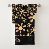 Muster der Aquarellfarben auf Schwarzen Blume Badhandtuch Set (Insitu)