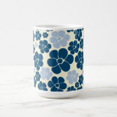 Muster der Blume - Dunkelblau, hellblau und cremef Kaffeetasse (Mittel)