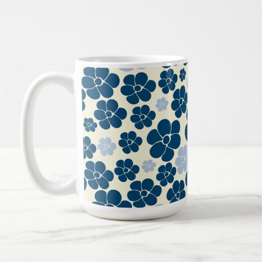Muster der Blume - Dunkelblau, hellblau und cremef Kaffeetasse (Links)