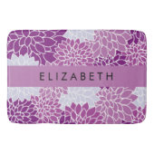 Muster der Blume, Lila Dahlia, Ihr Name Badematte (Vorderseite)