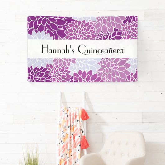 Muster der Blume, Lila Dahlia, Quinceanera Banner (Insitu)