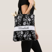 Muster der botanischen Schwarz-Weiß-Blume Tasche (Von Nahem)