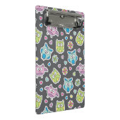 Muster der Cartooneulen Mini Klemmbrett (Schrägansicht)