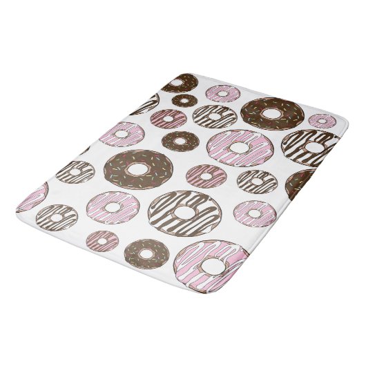 Muster der Donuts, rosa Donuts, braune Donuts Badematte (Schrägansicht)