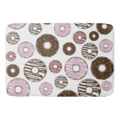 Muster der Donuts, rosa Donuts, braune Donuts Badematte (Vorderseite)