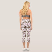 Muster der Donuts, rosa Donuts, braune Donuts Capri Leggings (Rückseite)