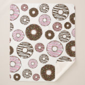 Muster der Donuts, rosa Donuts, braune Donuts Sherpadecke (Vorderseite)