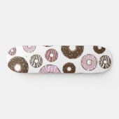 Muster der Donuts, rosa Donuts, braune Donuts Skateboard (Horizontal)