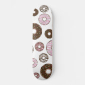 Muster der Donuts, rosa Donuts, braune Donuts Skateboard (Vorderseite)