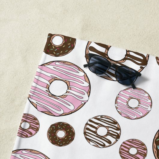 Muster der Donuts, rosa Donuts, braune Donuts Strandtuch (Beispiel)