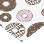 Muster der Donuts, rosa Donuts, braune Donuts Tischdecke (Schrägansicht)