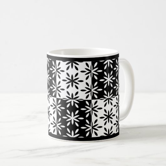 Muster der grafischen Blume Schwarz/Weiß Kaffeetasse (VorderseiteRechts)