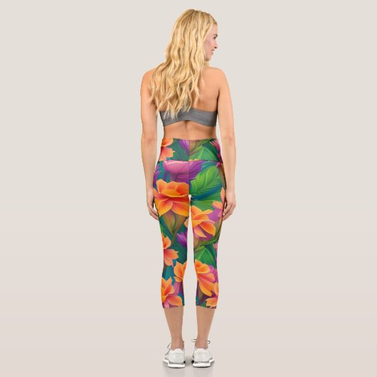 Muster der hawaiianischen tropischen Blume Capri Leggings (Rückseite)