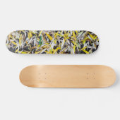 Muster der herunterfallenden Blätter auf schwarz Skateboard (Horizontal)