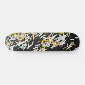 Muster der herunterfallenden Blätter auf schwarz Skateboard (Horizontal)