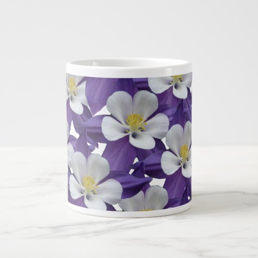 Muster der kolumbianischen Blume Jumbo-Tasse (Vorderseite)