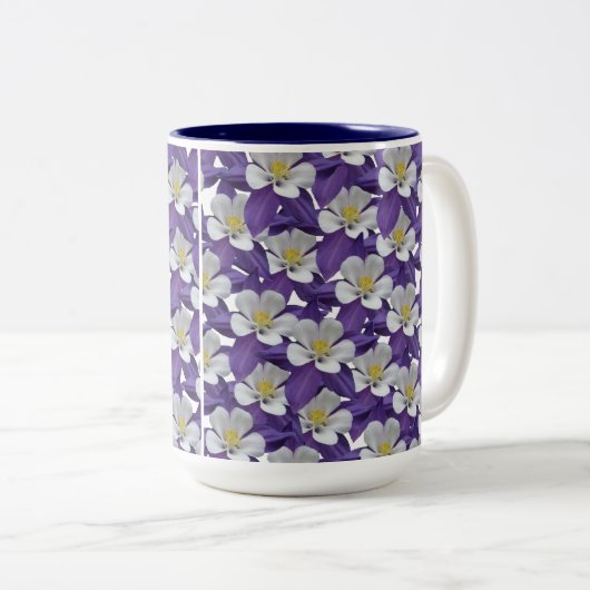 Muster der kolumbianischen Blume Zweifarbige Tasse (VorderseiteRechts)