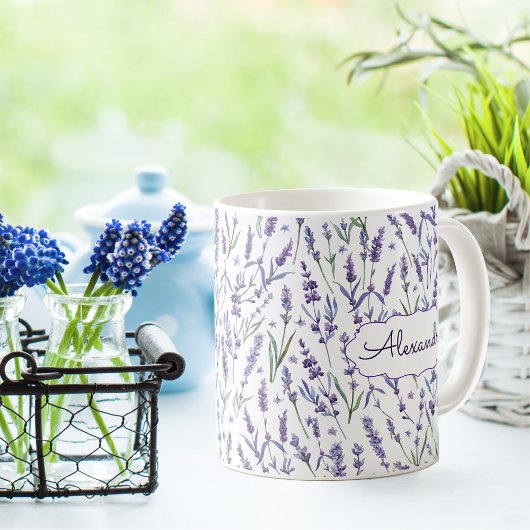 Muster der Lavendel-Blume mit Monogramm Kaffeetasse