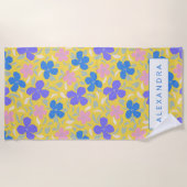 Muster der Retro-Flora in gelben Personalisierten Strandtuch (Vorderseite)