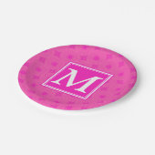 Muster der rosafarbenen Monogramm-Kreise Pappteller (Schrägansicht)