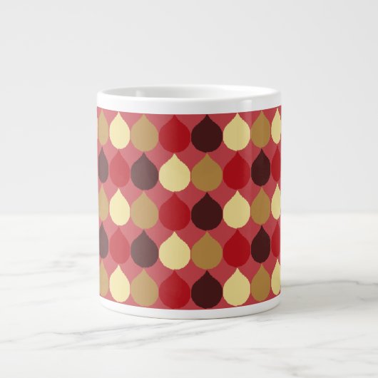Muster der roten Creme Geometric Ikat Teardrop Cir Jumbo-Tasse (Vorderseite)