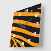 Muster der Tigerhaut Quadratische Wanduhr (Winkel)