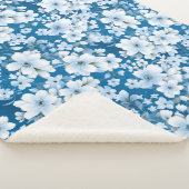Muster der weißen Blume, blauer Hintergrund, Sherpadecke (3/4)