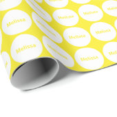 Muster der weißen Punkte auf Gelb mit Namen Geschenkpapier (Rolleneckpunkt)