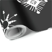 Muster der weißen Schneeflocken Geschenkpapier (Rolleneckpunkt)
