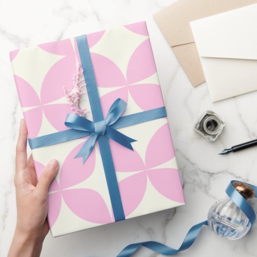 Muster des geometrischen rosa Mittelzentrums Geschenkpapier (Schenken)