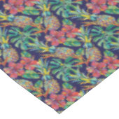Muster des tropischen Ananas-Hibiskus Tischdecke (Schrägansicht)