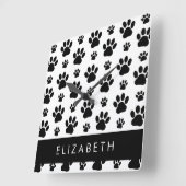 Muster, Dog Paws, Schwarz und Weiß, Ihr Name Quadratische Wanduhr (Winkel)