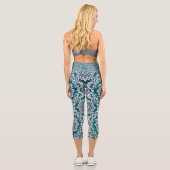 Muster für aquamarine Mandalas Capri Leggings (Rückseite)