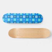 Muster für blaue Schneeflocken Skateboard (Horizontal)