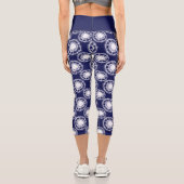Muster für blaue und weiße Shibori-Kreise Capri Leggings (Rückseite)