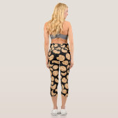 Muster für Chocolate Chip Cookies Capri Leggings (Rückseite)