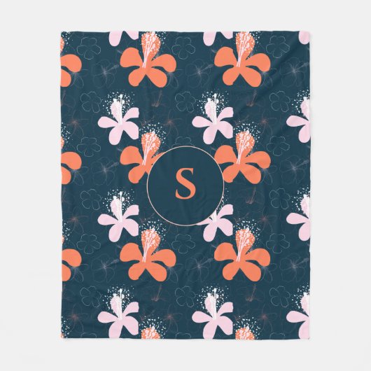 Muster für den Hibiskus Monogram Corse Blush Fleecedecke (Vorderseite)