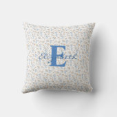 Muster für die Boho-Wildblume in weißem Monogramm Kissen (Rückseite)