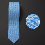 Muster für die Flagge Griechenlands Krawatte<br><div class="desc">Flag of Greece Pattern Necktie hebt die nationalen Farben des Landes aus der Ferne hervor,  indem sie ein schlaues,  verworrenes Design verwenden. Bei einer näheren Überprüfung zeigt das nahtlos wiederholbare Muster winziger Flaggen das nationale Banner des Landes ästhetisch ansprechend.</div>