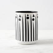 Muster für die Streifen des schwarzen und weißen K Zweifarbige Tasse (Mittel)