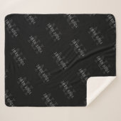 Muster für dunkelgraue und schwarze Monogramme Sherpadecke (Vorderseite (Horizontal))