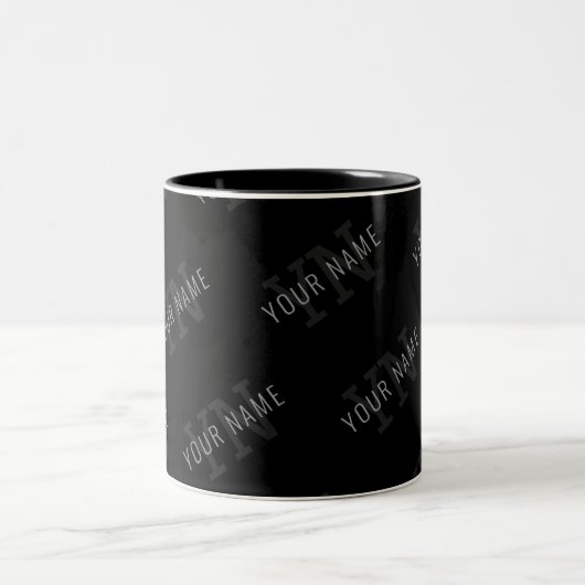 Muster für dunkelgraue und schwarze Monogramme Zweifarbige Tasse (Mittel)