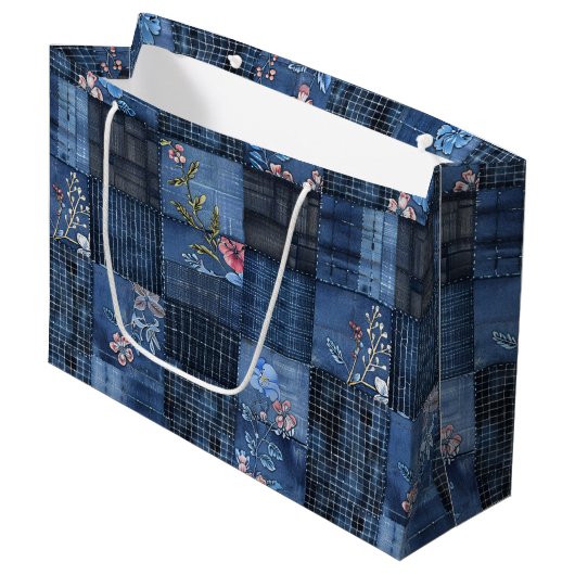 Muster für ein Muster für ein Muster | Boho Denim Große Geschenktüte (Vorderseite Schrägansicht)