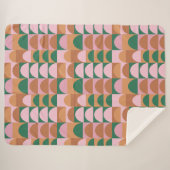 Muster für erdrosa und grüne geometrische Formen Sherpadecke (Vorderseite (Horizontal))