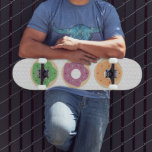 Muster für gemischte Donuts Sprinkles Skateboard<br><div class="desc">Skateboard mit Donut-Design-Muster, Ändern Sie die Farbe Hintergrund</div>