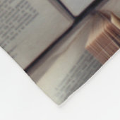 Muster für geöffnete Bücher hinzufügen Fleecedecke (Ecke)